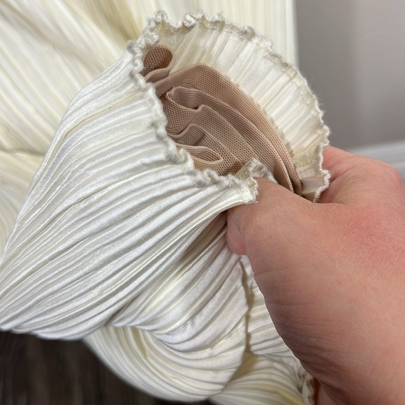 House of Harlow 1960 x REVOLVE Tyler Pleated Gown in Ivory - Picture 11 of 12